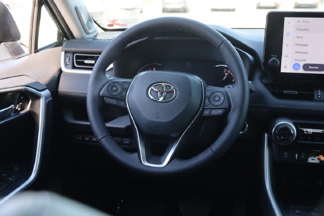 Toyota RAV4 Vehicle Image 25