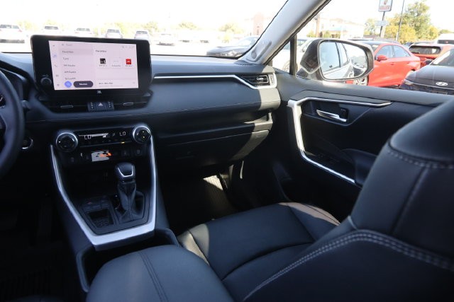 Toyota RAV4 Vehicle Image 27
