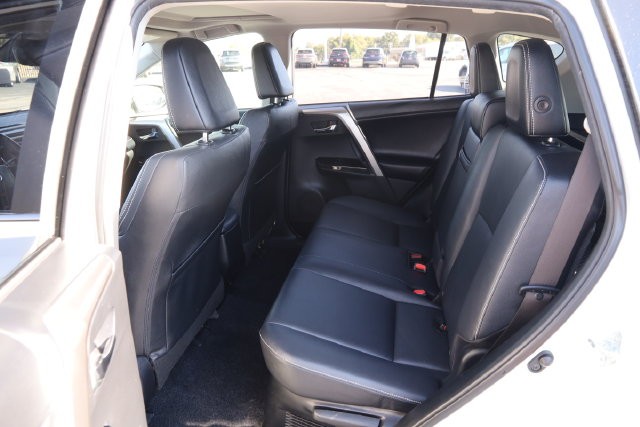 Toyota RAV4 Vehicle Image 11