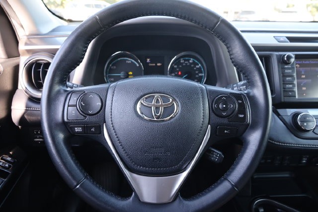 Toyota RAV4 Vehicle Image 12
