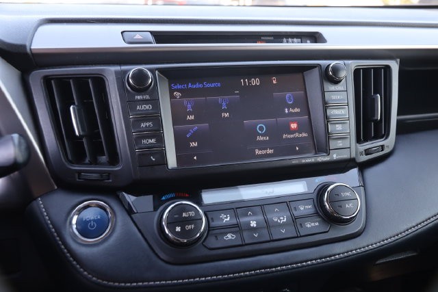 Toyota RAV4 Vehicle Image 17