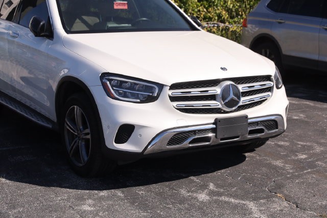 Mercedes-Benz GLC Vehicle Full-screen Gallery Image 2