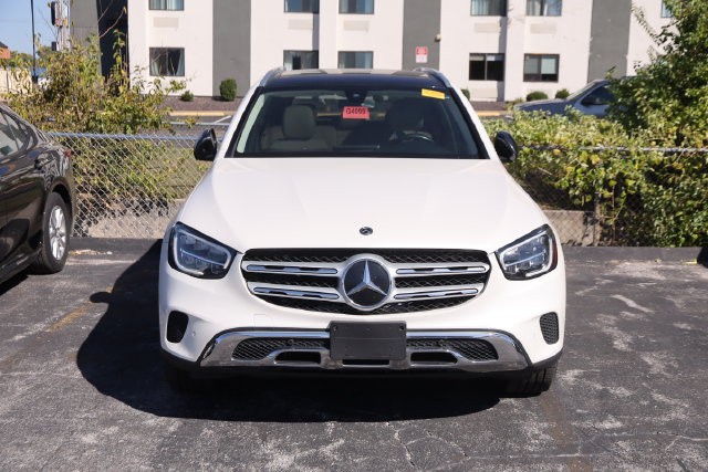Mercedes-Benz GLC Vehicle Full-screen Gallery Image 3