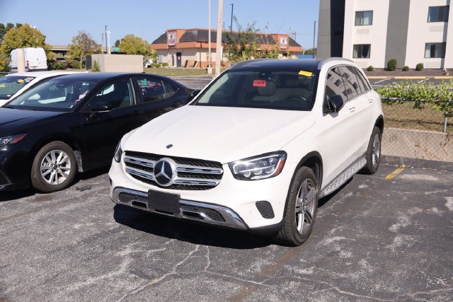 Mercedes-Benz GLC Vehicle Full-screen Gallery Image 4