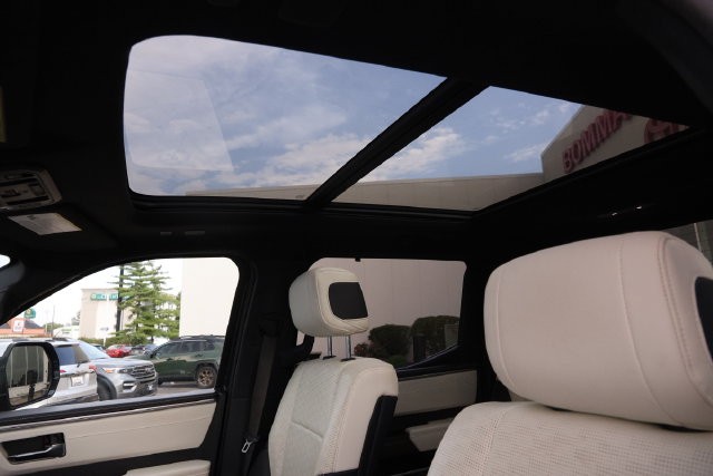 Toyota Tundra 4WD Vehicle Image 08