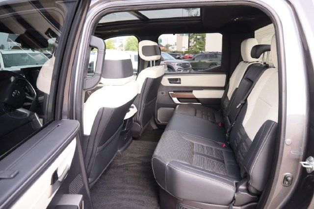 Toyota Tundra 4WD Vehicle Image 10