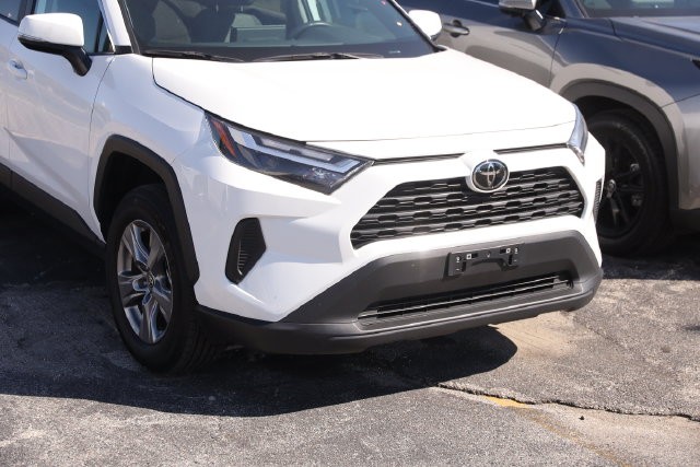 Toyota RAV4 Vehicle Image 02