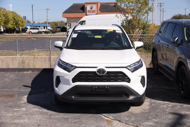 Toyota RAV4 Vehicle Image 03