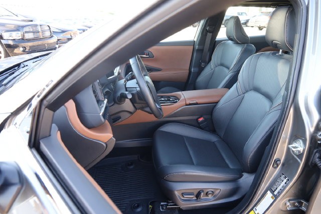 Toyota Crown Vehicle Image 08