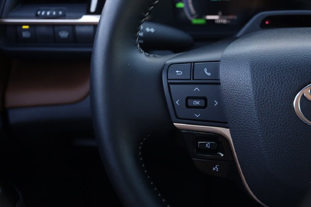Toyota Crown Vehicle Image 11