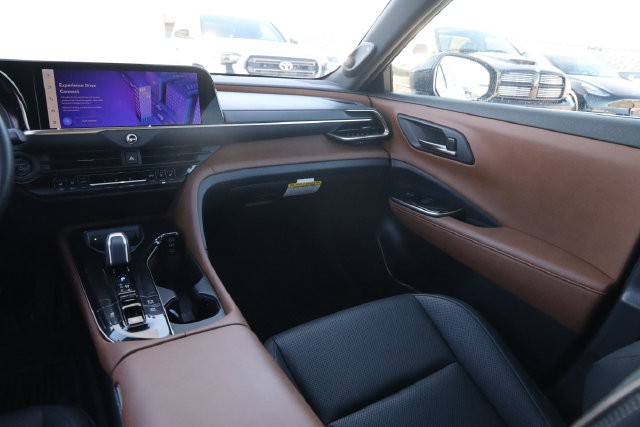 Toyota Crown Vehicle Image 27
