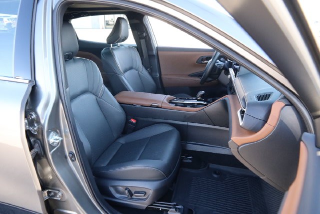 Toyota Crown Vehicle Image 28