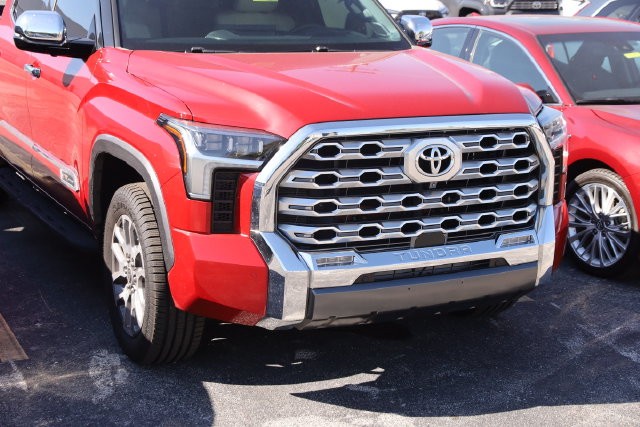 Toyota Tundra 4WD Vehicle Image 02