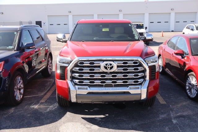 Toyota Tundra 4WD Vehicle Image 03