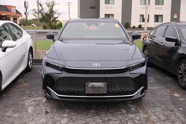 Toyota Crown Vehicle Image 03