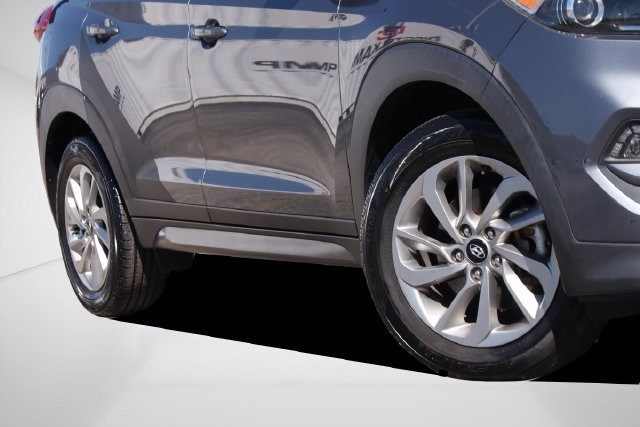 Hyundai Tucson Vehicle Image 03