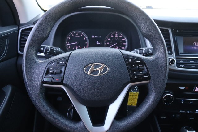 Hyundai Tucson Vehicle Image 09