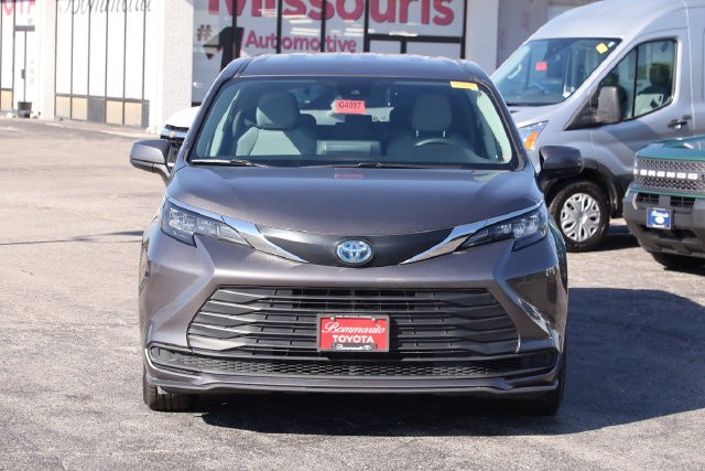 Toyota Sienna Vehicle Full-screen Gallery Image 4