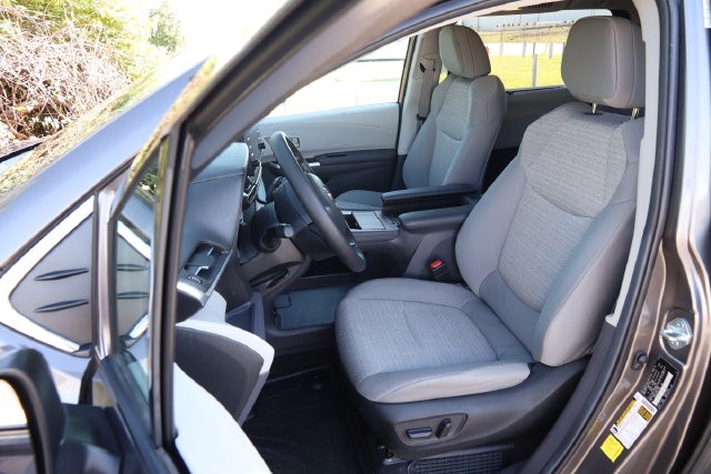 Toyota Sienna Vehicle Full-screen Gallery Image 8