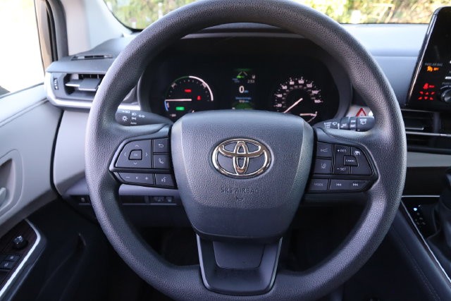 Toyota Sienna Vehicle Full-screen Gallery Image 11
