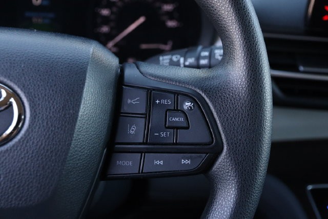 Toyota Sienna Vehicle Full-screen Gallery Image 13