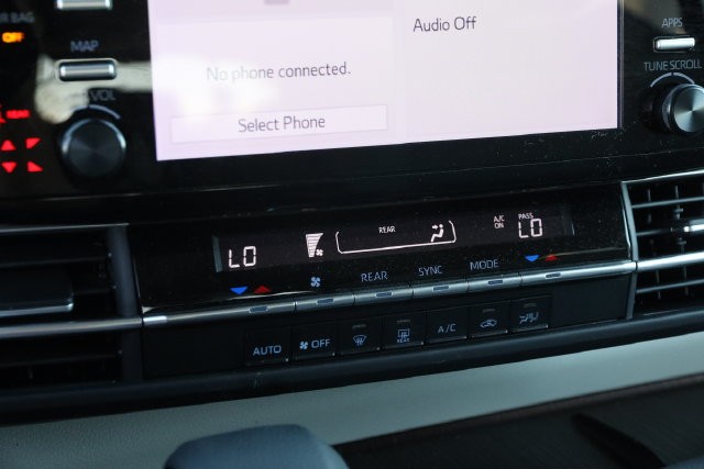 Toyota Sienna Vehicle Full-screen Gallery Image 18