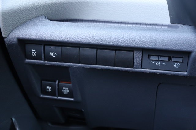 Toyota Sienna Vehicle Full-screen Gallery Image 20