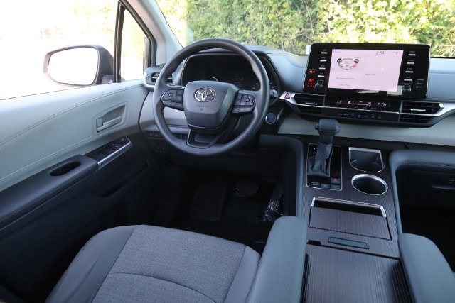 Toyota Sienna Vehicle Full-screen Gallery Image 22