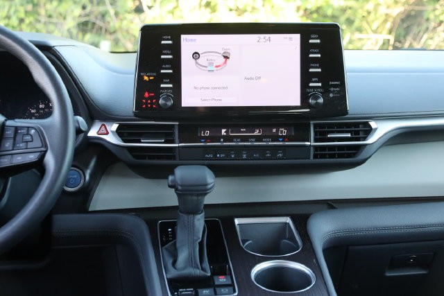 Toyota Sienna Vehicle Full-screen Gallery Image 24