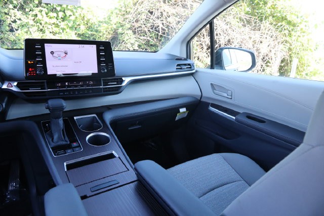 Toyota Sienna Vehicle Full-screen Gallery Image 25