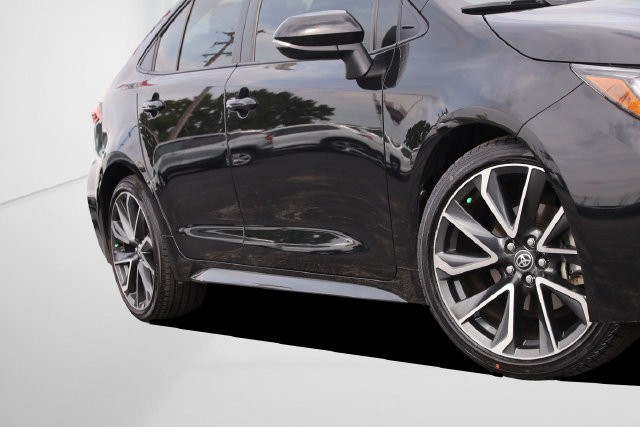 Toyota Corolla Vehicle Full-screen Gallery Image 3