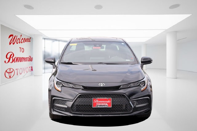 Toyota Corolla Vehicle Full-screen Gallery Image 4
