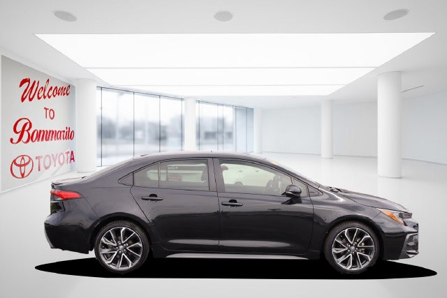 Toyota Corolla Vehicle Full-screen Gallery Image 5
