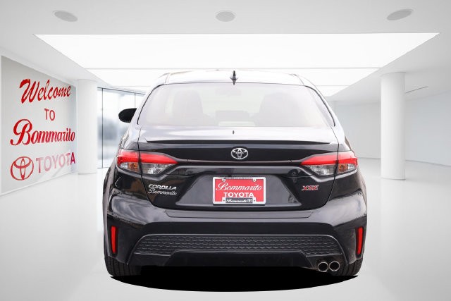 Toyota Corolla Vehicle Full-screen Gallery Image 6