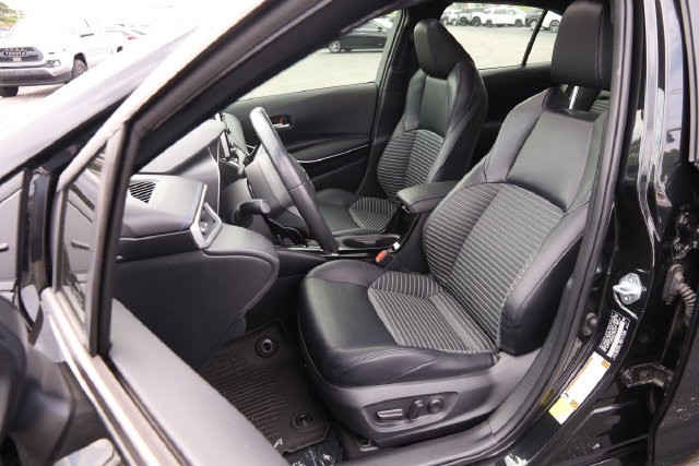 Toyota Corolla Vehicle Full-screen Gallery Image 9