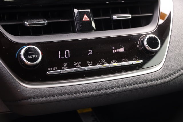 Toyota Corolla Vehicle Full-screen Gallery Image 19