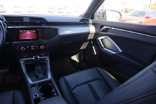 Audi Q3 Vehicle Image 08