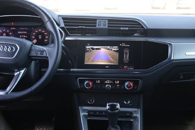 Audi Q3 Vehicle Image 09
