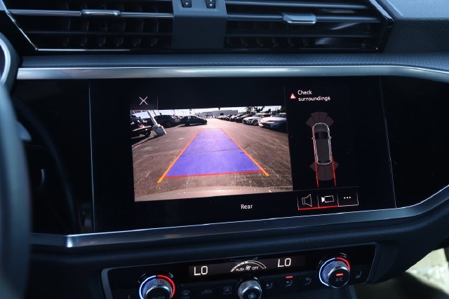 Audi Q3 Vehicle Image 24