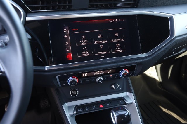 Audi Q3 Vehicle Image 26