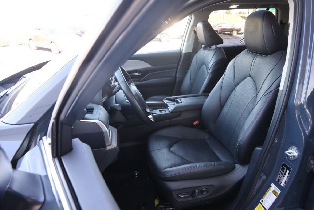 Toyota Grand Highlander Vehicle Image 10