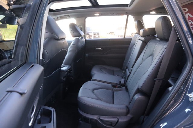 Toyota Grand Highlander Vehicle Image 11