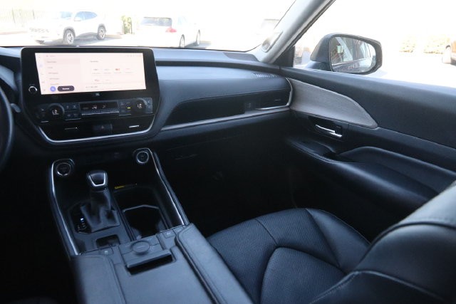 Toyota Grand Highlander Vehicle Image 30