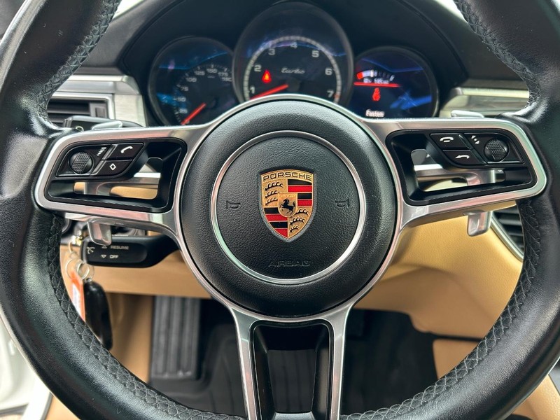 2018 Porsche Macan Turbo photo