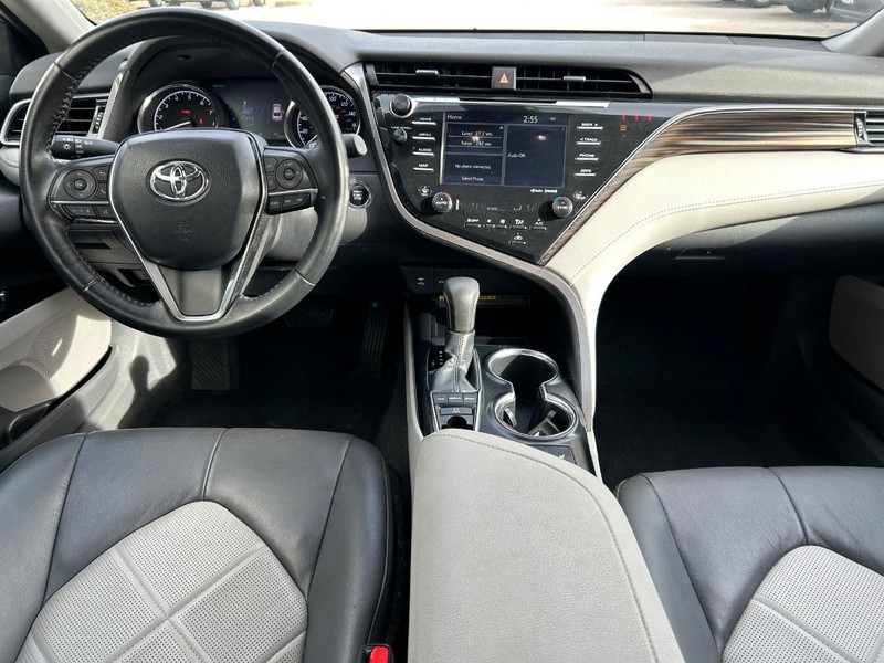 2019 Toyota Camry XLE photo