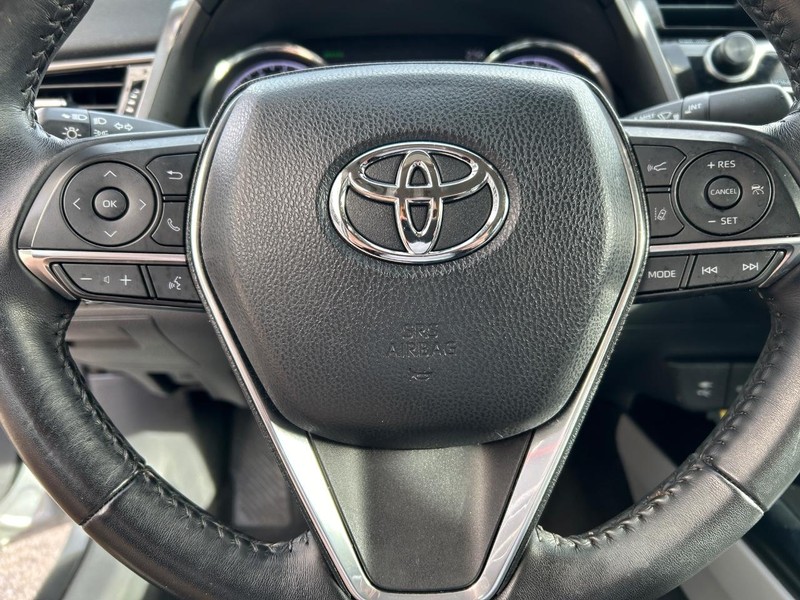 2019 Toyota Camry XLE photo