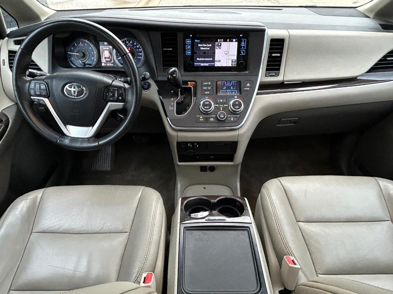 2017 Toyota Sienna XLE Auto Access Seat photo