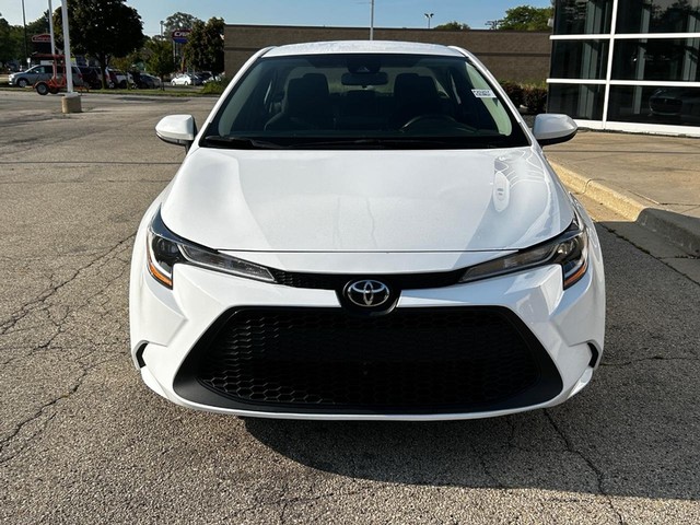 Used 2022 Toyota Corolla LE with VIN 5YFEPMAE7NP277583 for sale in Milwaukee, WI