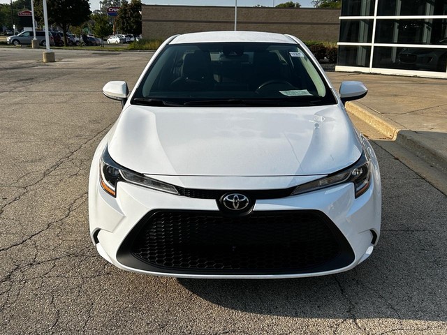 Used 2022 Toyota Corolla LE with VIN 5YFEPMAE7NP344036 for sale in Milwaukee, WI