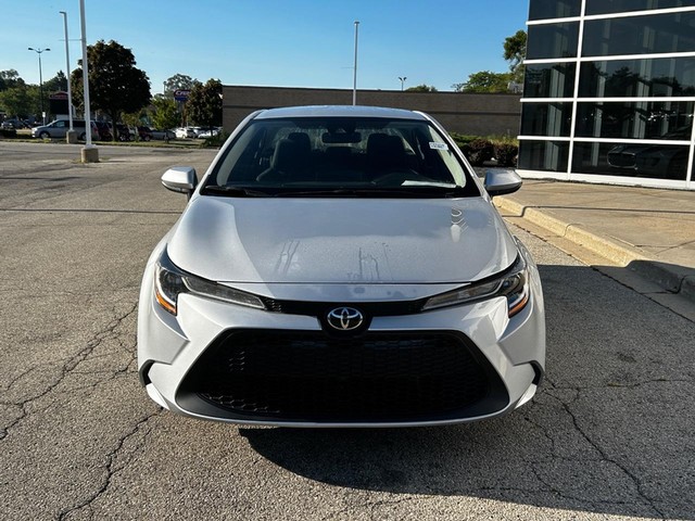 Used 2022 Toyota Corolla LE with VIN 5YFEPMAEXNP324962 for sale in Milwaukee, WI